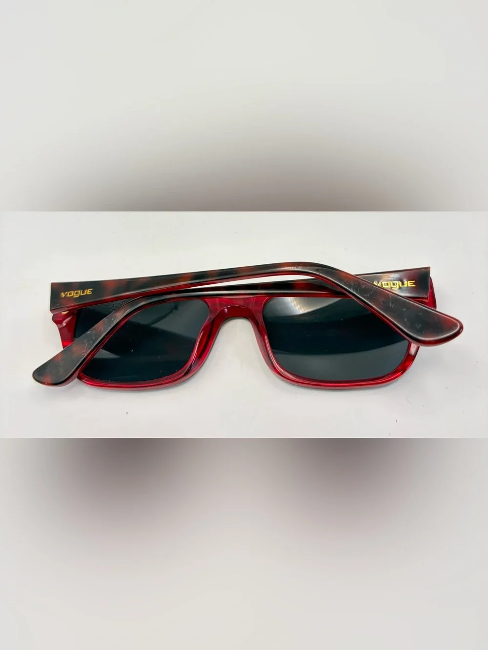 Vogue listing pair